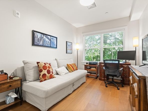 425 Lagrange St 203, Boston MA 02132