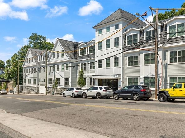 425 Lagrange St 203, Boston MA 02132