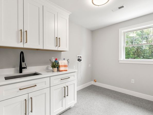 29 Beaverbrook Rd, Burlington MA 01803