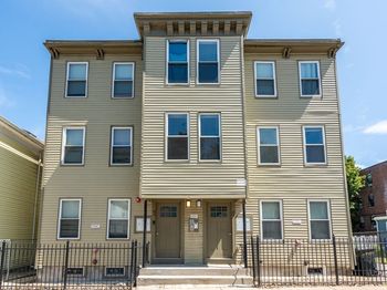 39-41 W Walnut Park