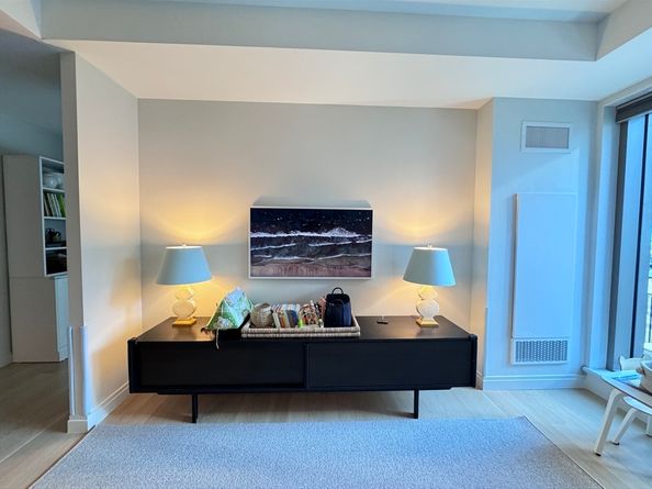 133 Seaport 717, Boston MA 02210