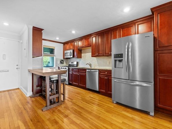 301 Neponset St 17, Norwood MA 02062