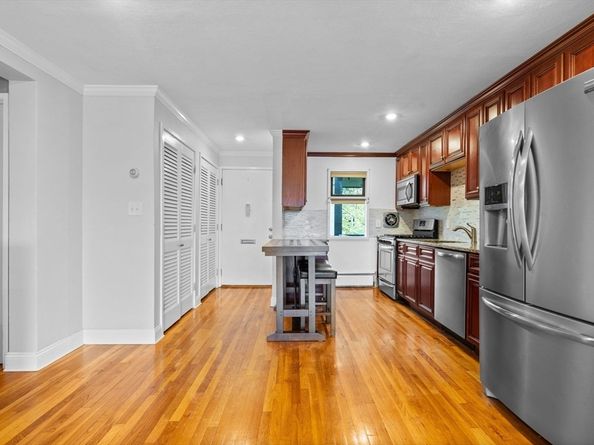 301 Neponset St 17, Norwood MA 02062