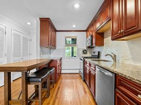301 Neponset St 17, Norwood MA 02062