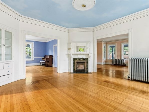 30 Walnut St, Somerville MA 02143