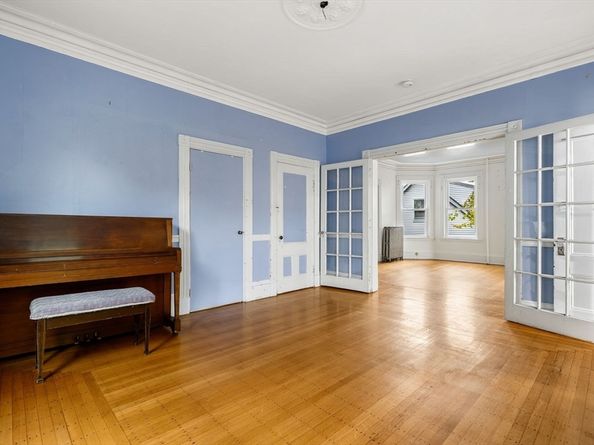 30 Walnut St, Somerville MA 02143