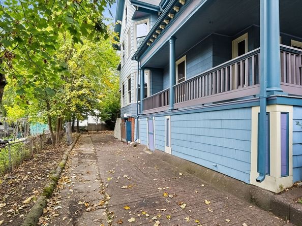 30 Walnut St, Somerville MA 02143