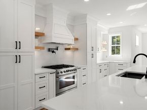 18 Overlook Drive 1, Bedford MA 01730