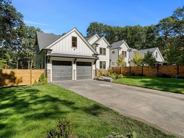 18 Overlook Drive 1, Bedford MA 01730