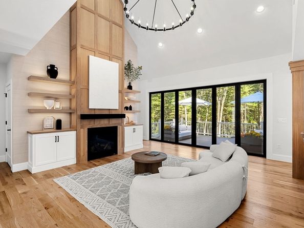 18 Overlook Drive 1, Bedford MA 01730