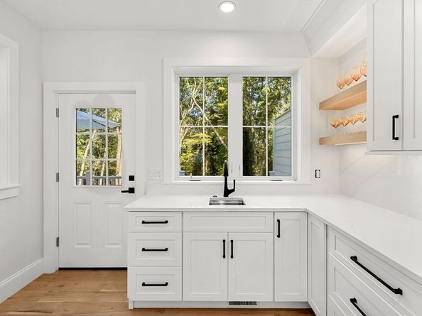 18 Overlook Drive 1, Bedford MA 01730