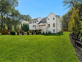 18 Overlook Drive 1, Bedford MA 01730