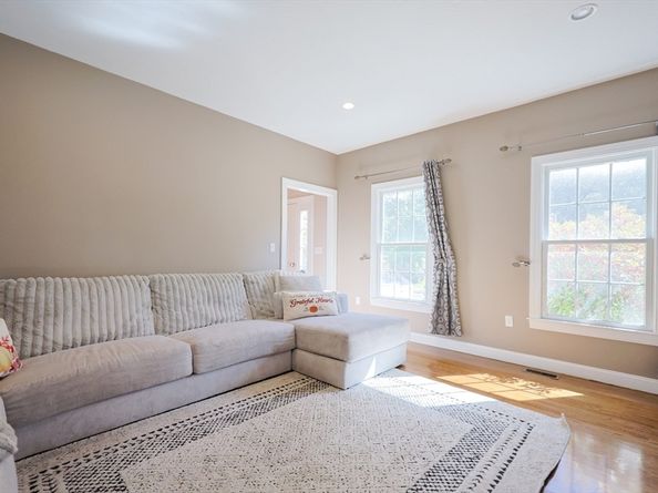 53 Russell St, Marlborough MA 01752