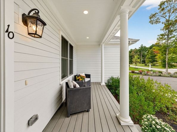 10 Shagbark Cir, Mattapoisett MA 02739