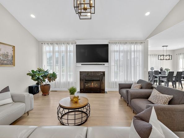 10 Shagbark Cir, Mattapoisett MA 02739