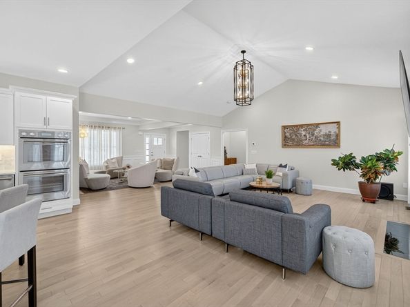 10 Shagbark Cir, Mattapoisett MA 02739
