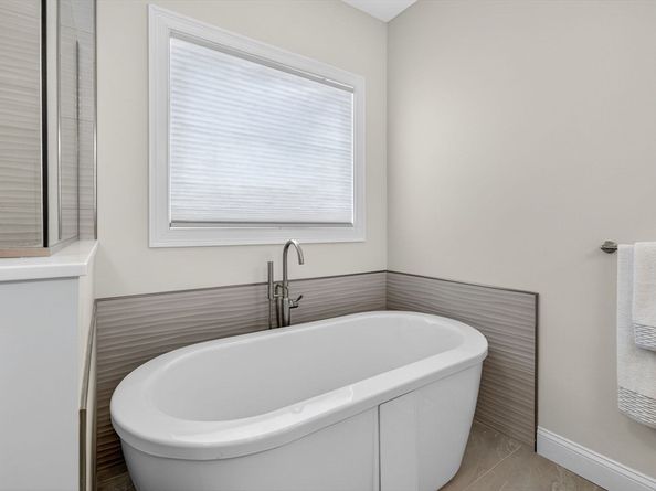 10 Shagbark Cir, Mattapoisett MA 02739