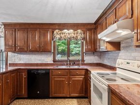 16 Minehan Ln, Marlborough MA 01752