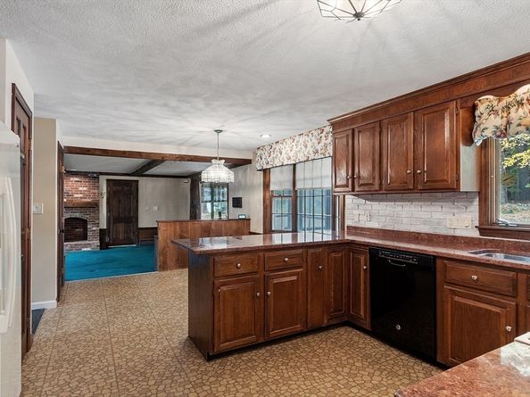 16 Minehan Ln, Marlborough MA 01752