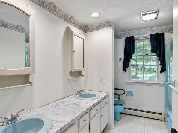 16 Minehan Ln, Marlborough MA 01752