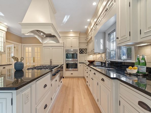 9 Garland Rd, Lincoln MA 01773