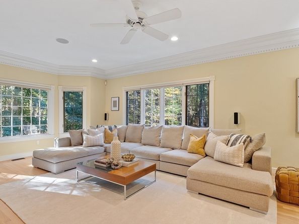 9 Garland Rd, Lincoln MA 01773