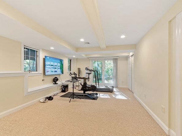 9 Garland Rd, Lincoln MA 01773