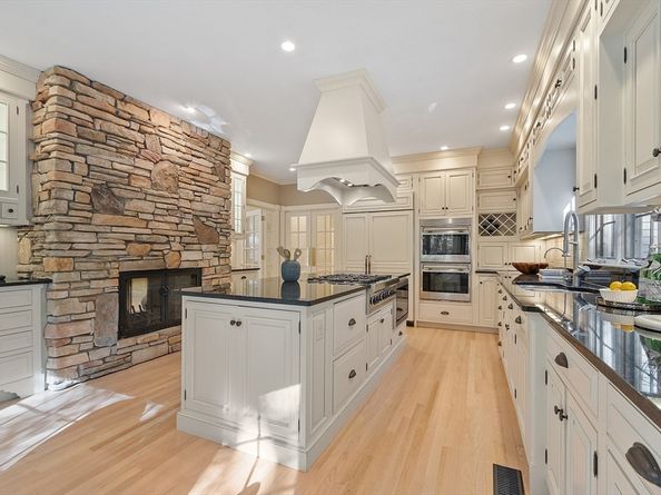 9 Garland Rd, Lincoln MA 01773