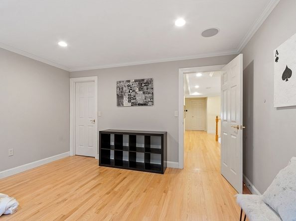 9 Garland Rd, Lincoln MA 01773