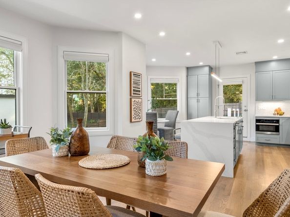 188 Mason Ter 188, Brookline MA 02446