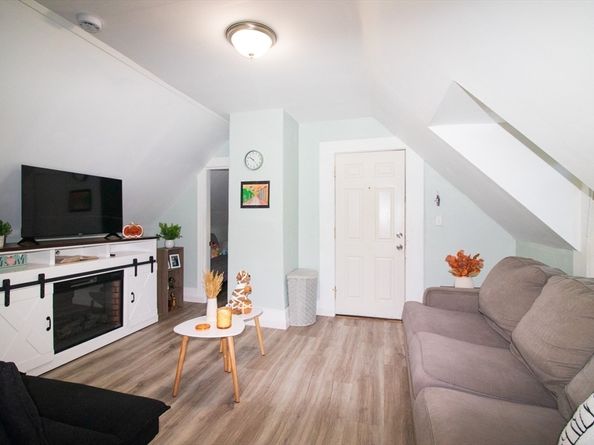 302 Pleasant St, Leominster MA 01453