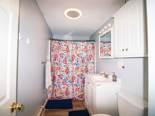 302 Pleasant St, Leominster MA 01453