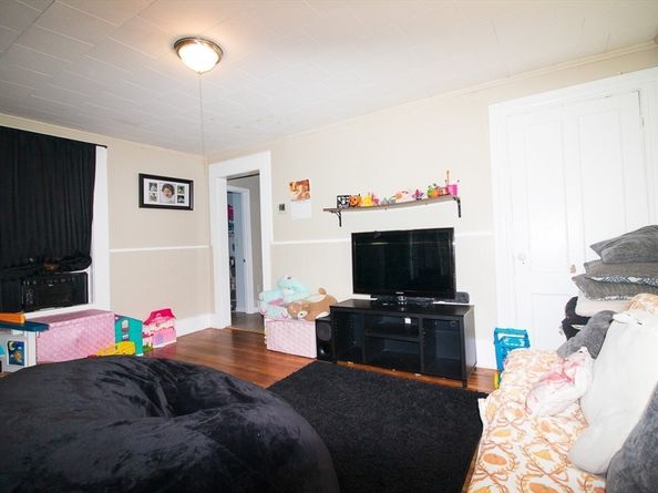 302 Pleasant St, Leominster MA 01453