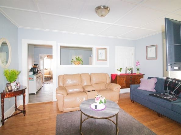 302 Pleasant St, Leominster MA 01453