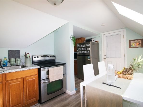 302 Pleasant St, Leominster MA 01453