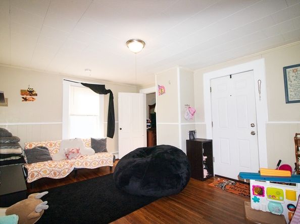 302 Pleasant St, Leominster MA 01453