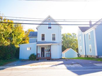 302 Pleasant St
