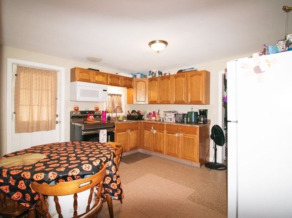 302 Pleasant St, Leominster MA 01453