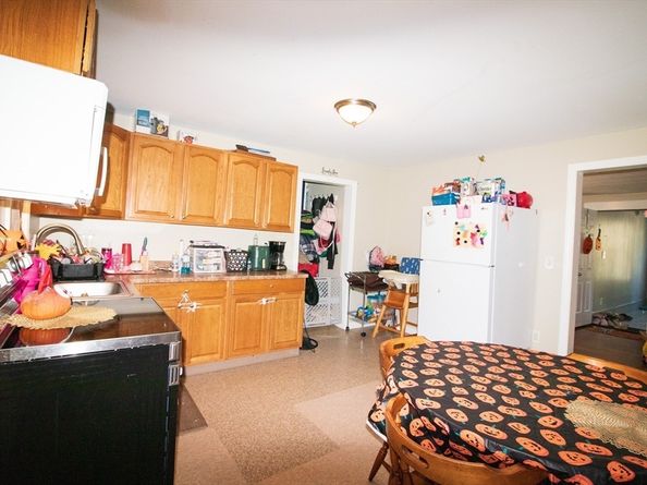 302 Pleasant St, Leominster MA 01453