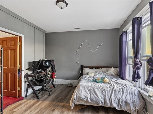 12 Windsor Street, Worcester MA 01605