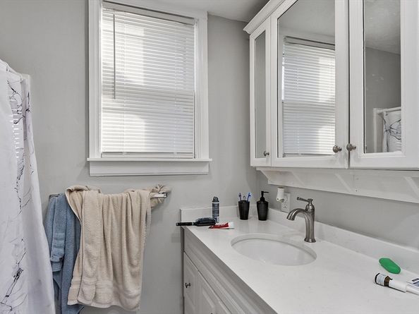 12 Windsor Street, Worcester MA 01605