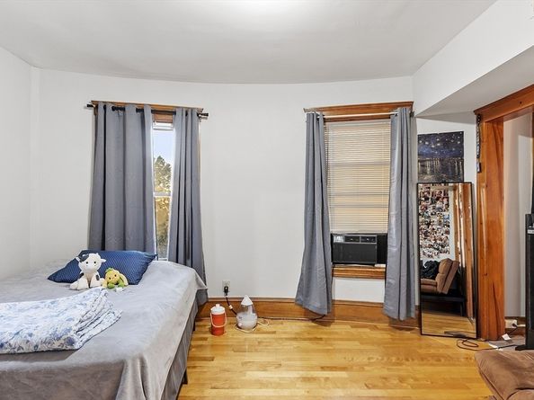 12 Windsor Street, Worcester MA 01605