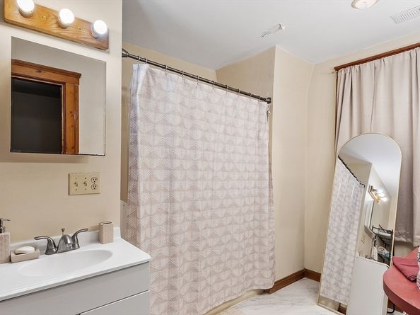 12 Windsor Street, Worcester MA 01605