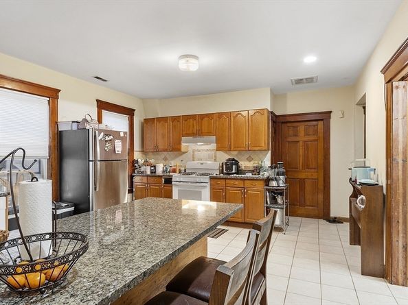 12 Windsor Street, Worcester MA 01605