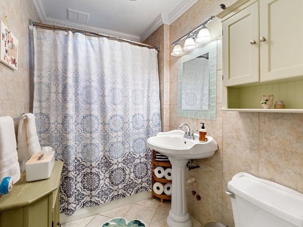 569 Franklin Street 1, Melrose MA 02176