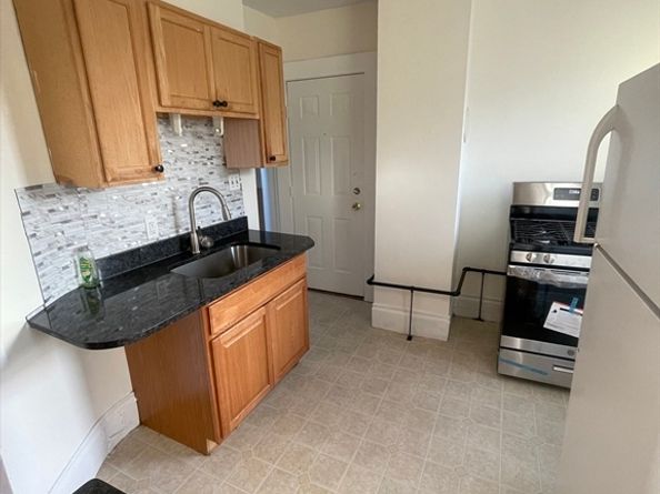60 Pearl St, Leominster MA 01453
