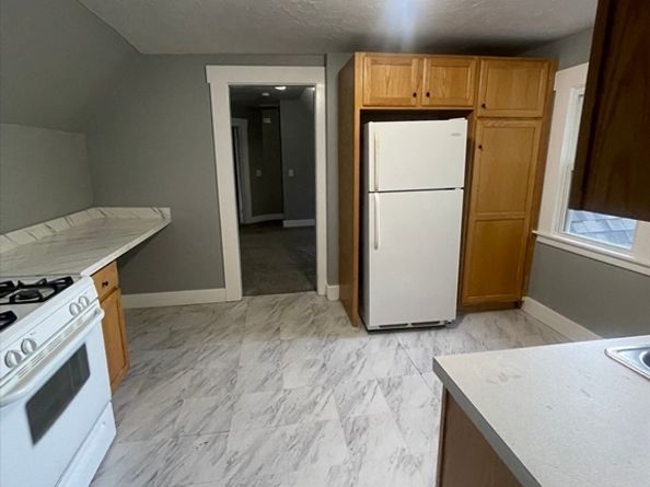 60 Pearl St, Leominster MA 01453