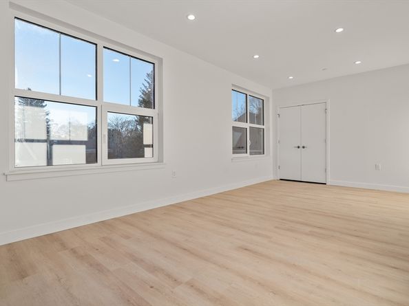 1151 Walnut 207, Newton MA 02461