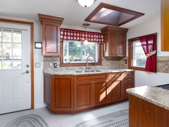 19 Pine Trl, West Brookfield MA 01585