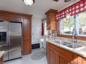 19 Pine Trl, West Brookfield MA 01585